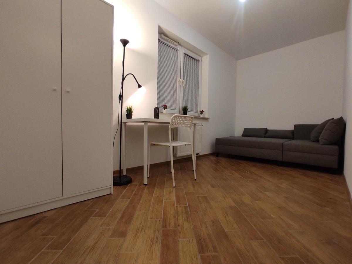 Nice Room With 2 Shared Bathrooms ,Wc , 2Km To Old Town -100M From Metro Szwedzka วอร์ซอ ภายนอก รูปภาพ