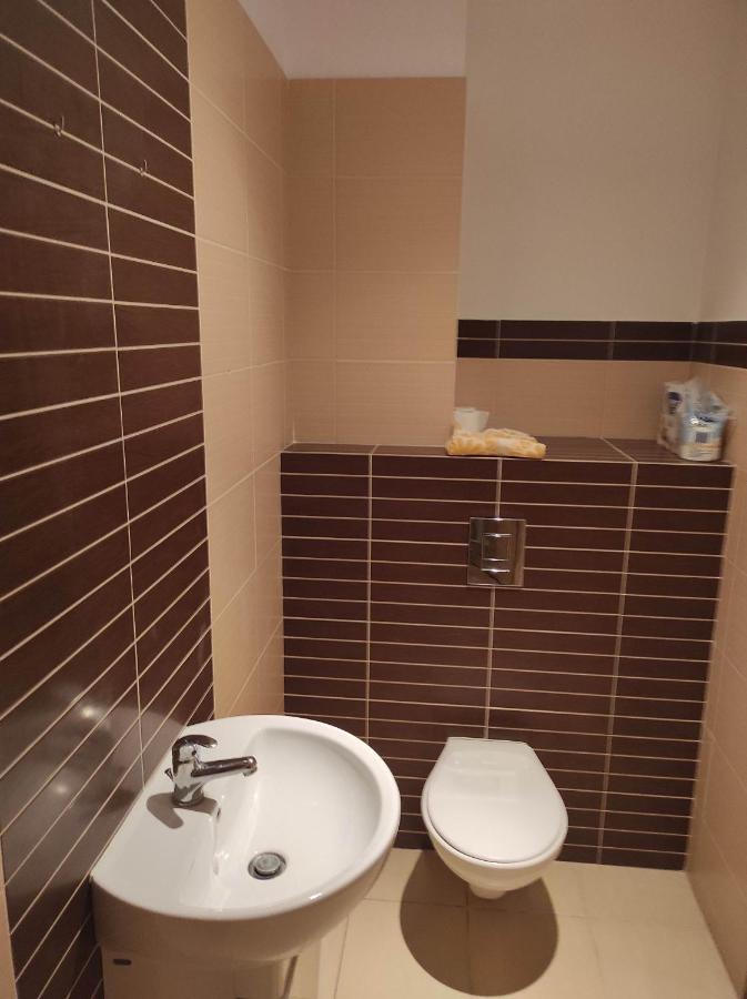 Nice Room With 2 Shared Bathrooms ,Wc , 2Km To Old Town -100M From Metro Szwedzka วอร์ซอ ภายนอก รูปภาพ