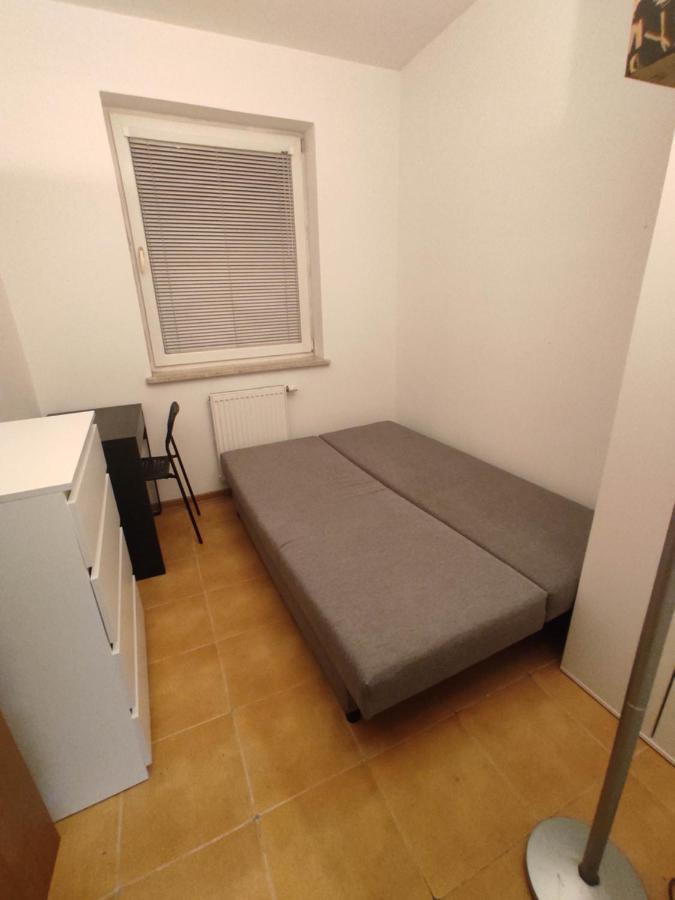 Nice Room With 2 Shared Bathrooms ,Wc , 2Km To Old Town -100M From Metro Szwedzka วอร์ซอ ภายนอก รูปภาพ